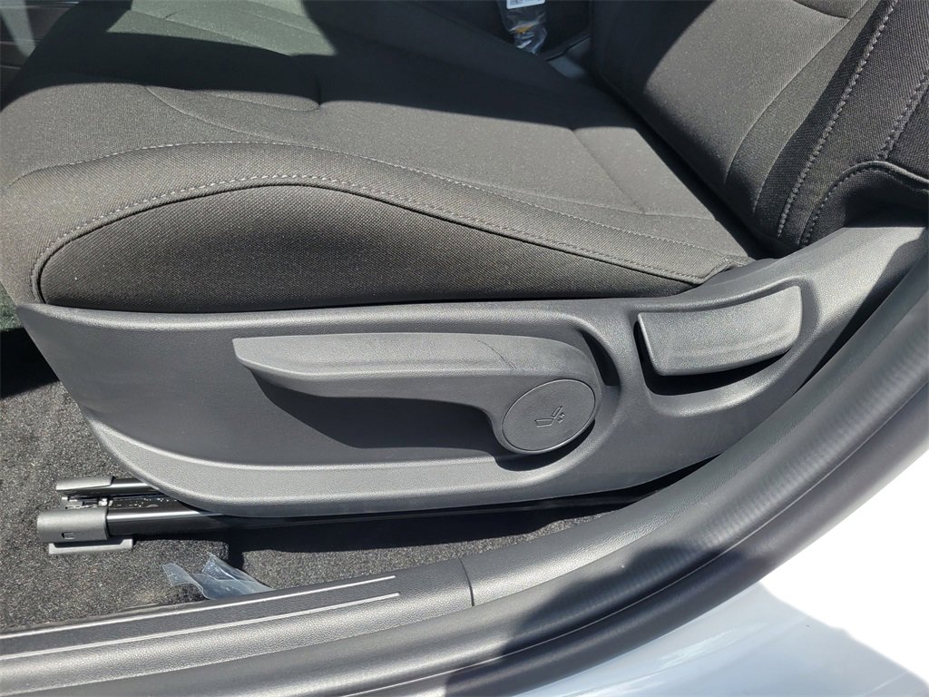 Used 2025 Hyundai Elantra Sport image 9