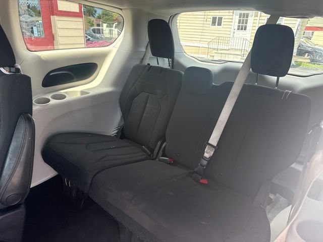 Used 2019 Chrysler Pacifica Touring Plus w/ Advanced Safetytec Group FWD image 15