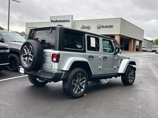 Used 2024 Jeep Wrangler Unlimited w/ Convenience Group AWD/4WD image 17