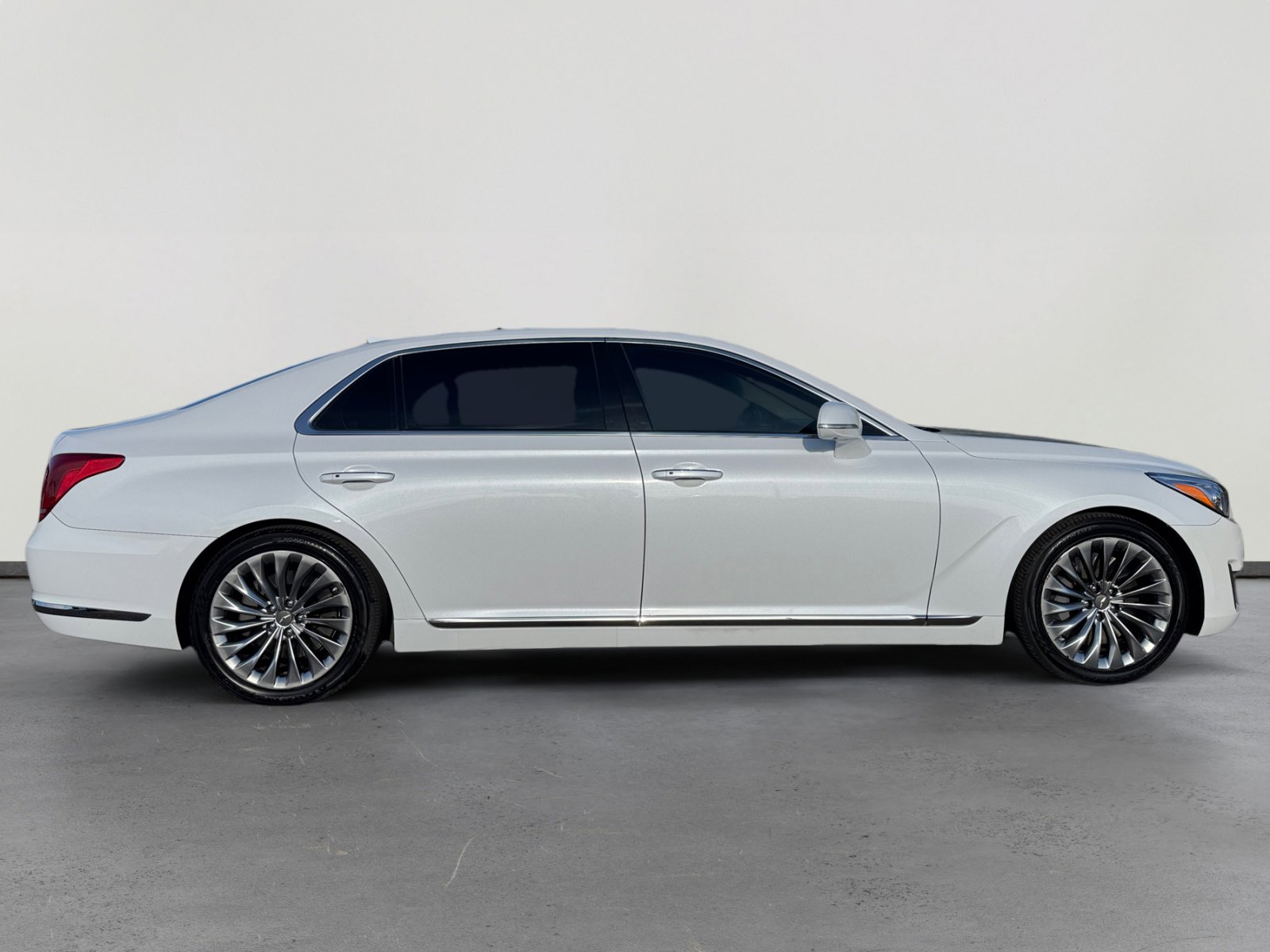 Used 2017 Genesis G90 3.3T Premium image 6
