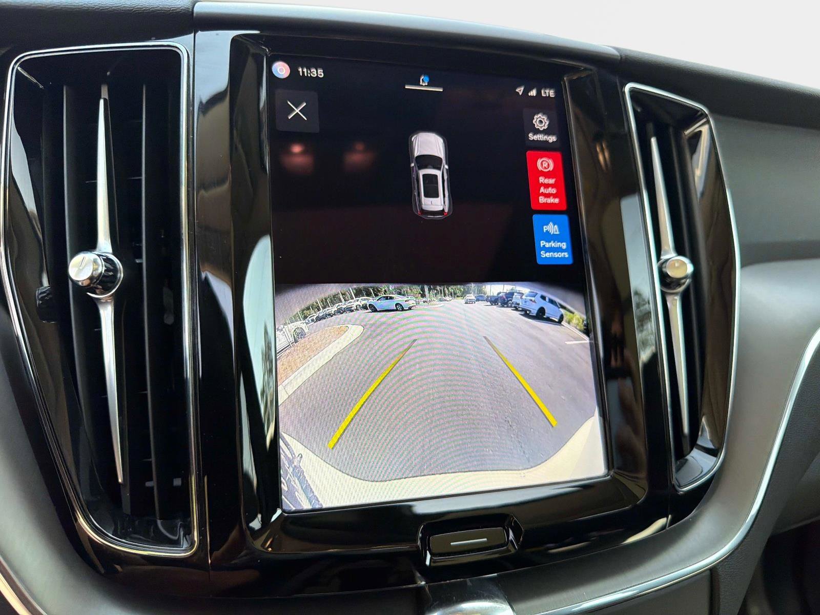 Certified 2025 Volvo XC60 B5 Core image 20