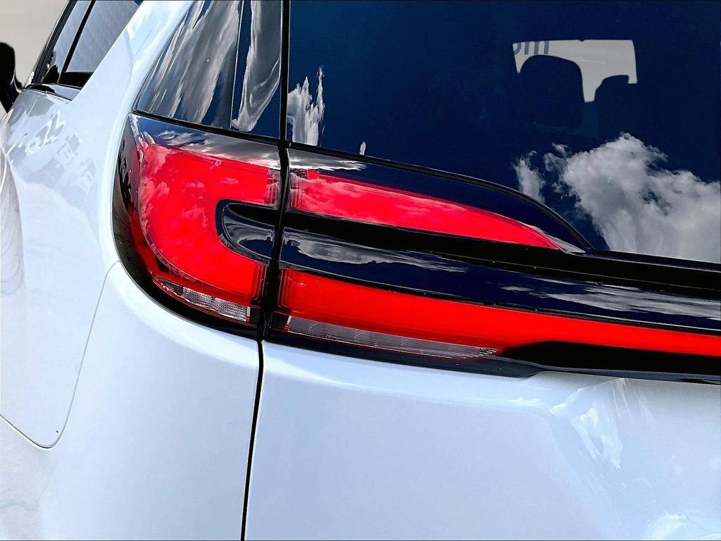Used 2024 Chrysler Pacifica Touring-L FWD image 26