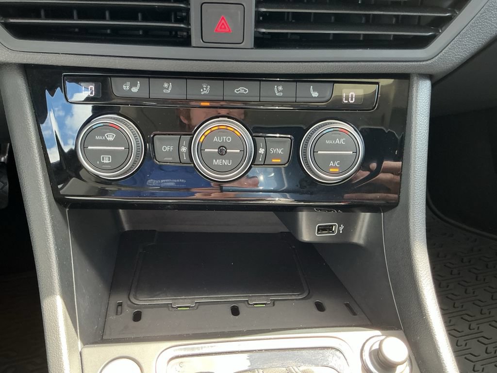 Used 2019 Volkswagen Jetta SEL Premium FWD image 19