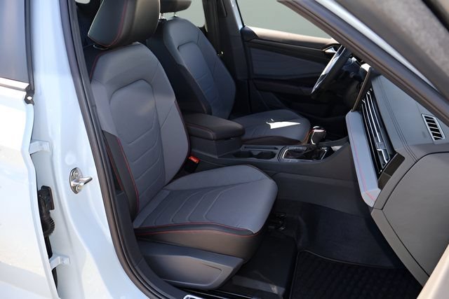 Used 2026 Volkswagen Jetta GLI Autobahn FWD image 17