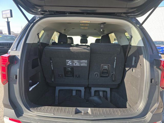 Used 2025 Kia Carnival image 7