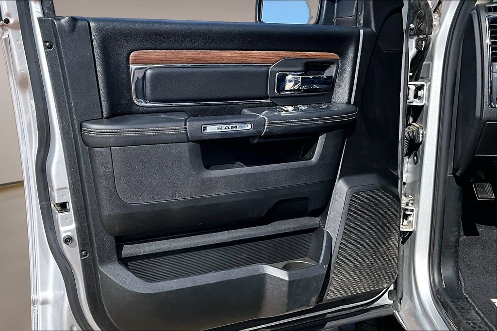 Used 2017 RAM 1500 Laramie RWD image 18