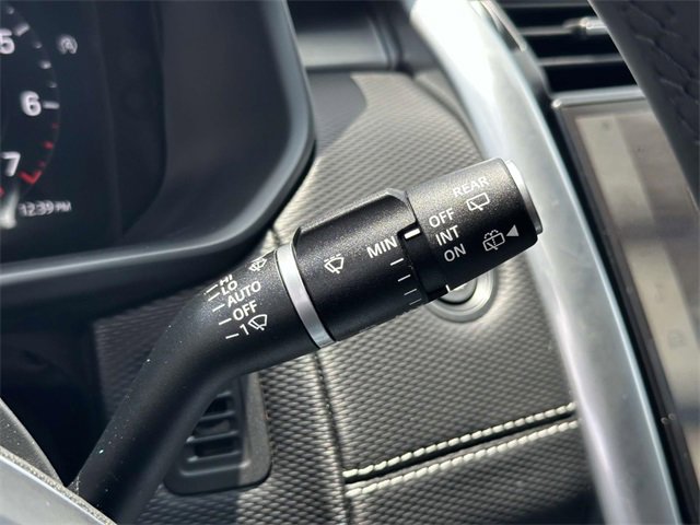 Used 2024 Land Rover Discovery Dynamic SE image 24