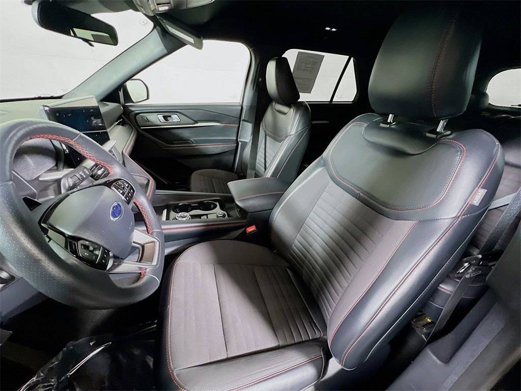 Used 2025 Ford Explorer ST-Line w/ ST-Line Street Pack image 19