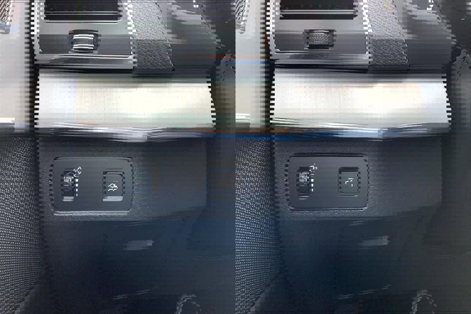 Used 2021 Volvo XC90 T5 Momentum w/ Protection Package Premier image 34