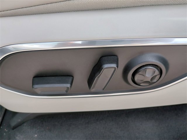 Used 2023 Jeep Wagoneer Series III w/ Preferred Equipment Group image 23