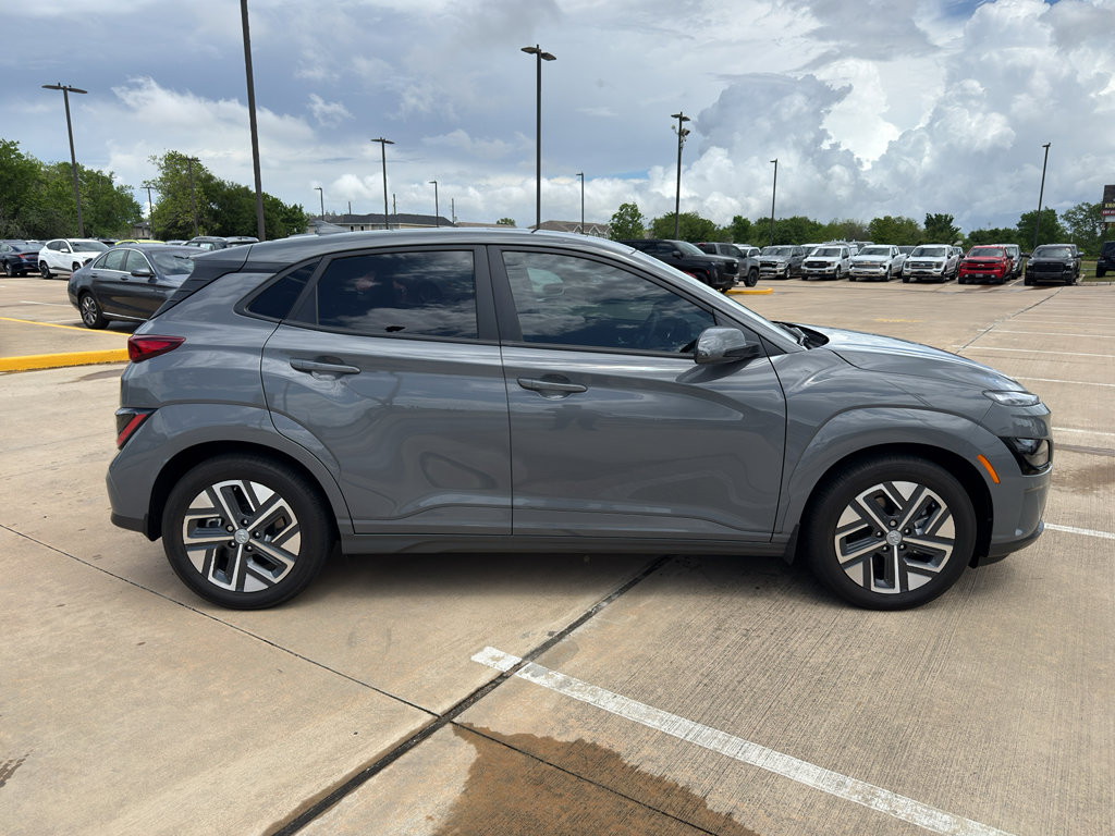 Used 2023 Hyundai Kona SEL FWD image 4
