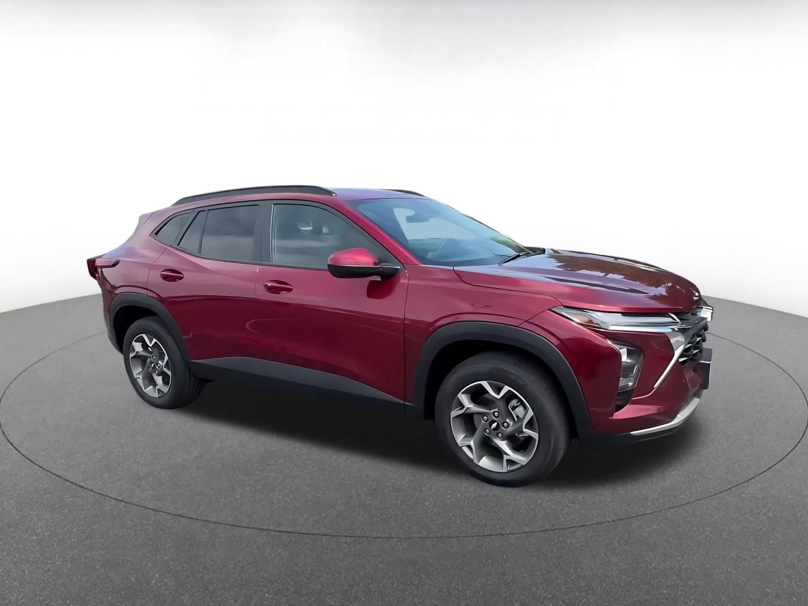 Used 2025 Chevrolet Trax LT w/ LT Convenience Package FWD image 2