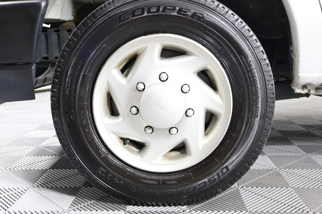 Used 2013 Ford E-150 and Econoline 150 image 10