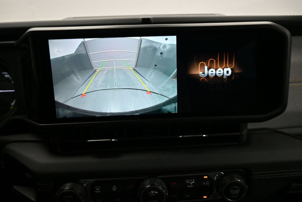 Used 2025 Jeep Wrangler Unlimited Sahara AWD/4WD image 24