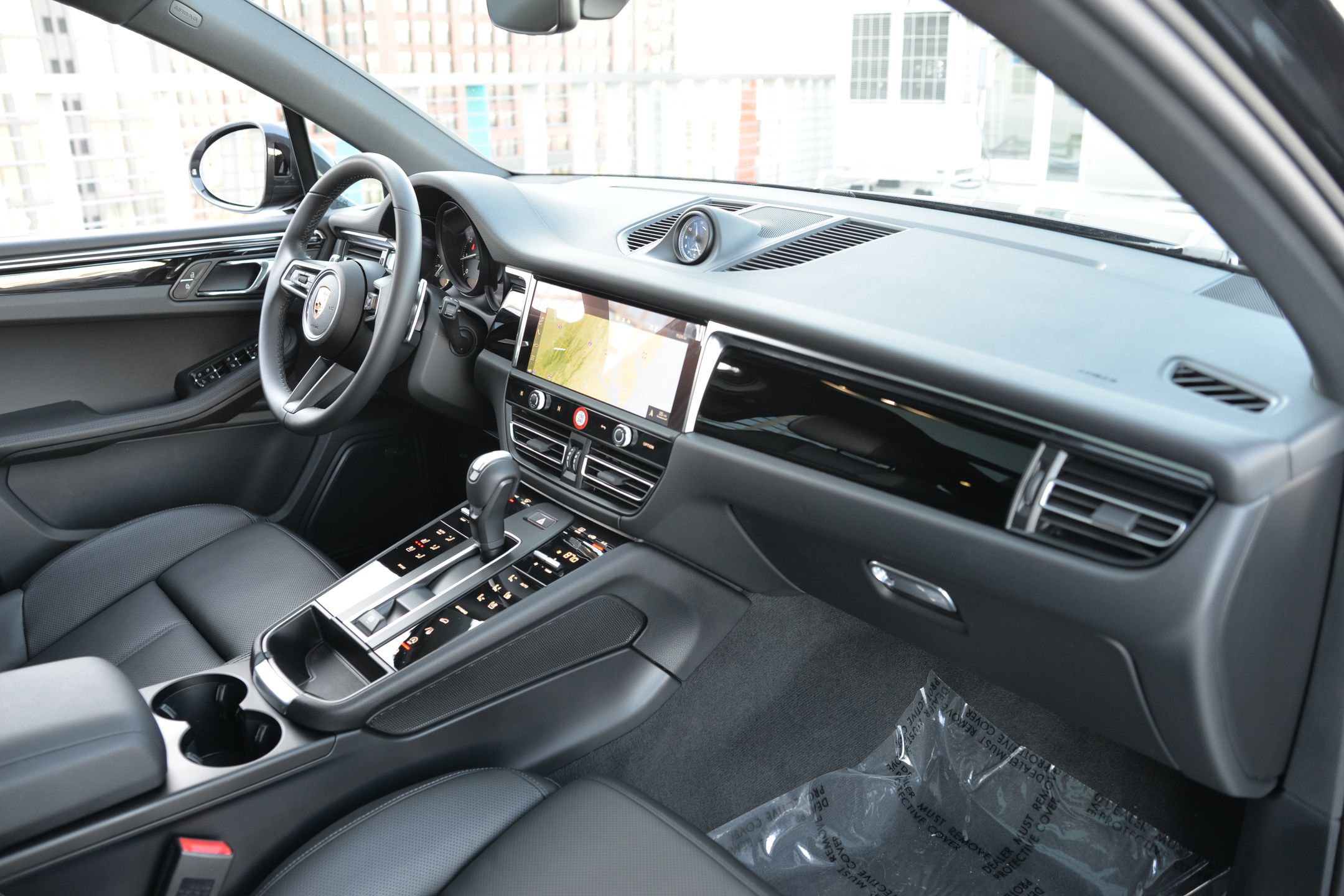 Certified 2025 Porsche Macan image 23