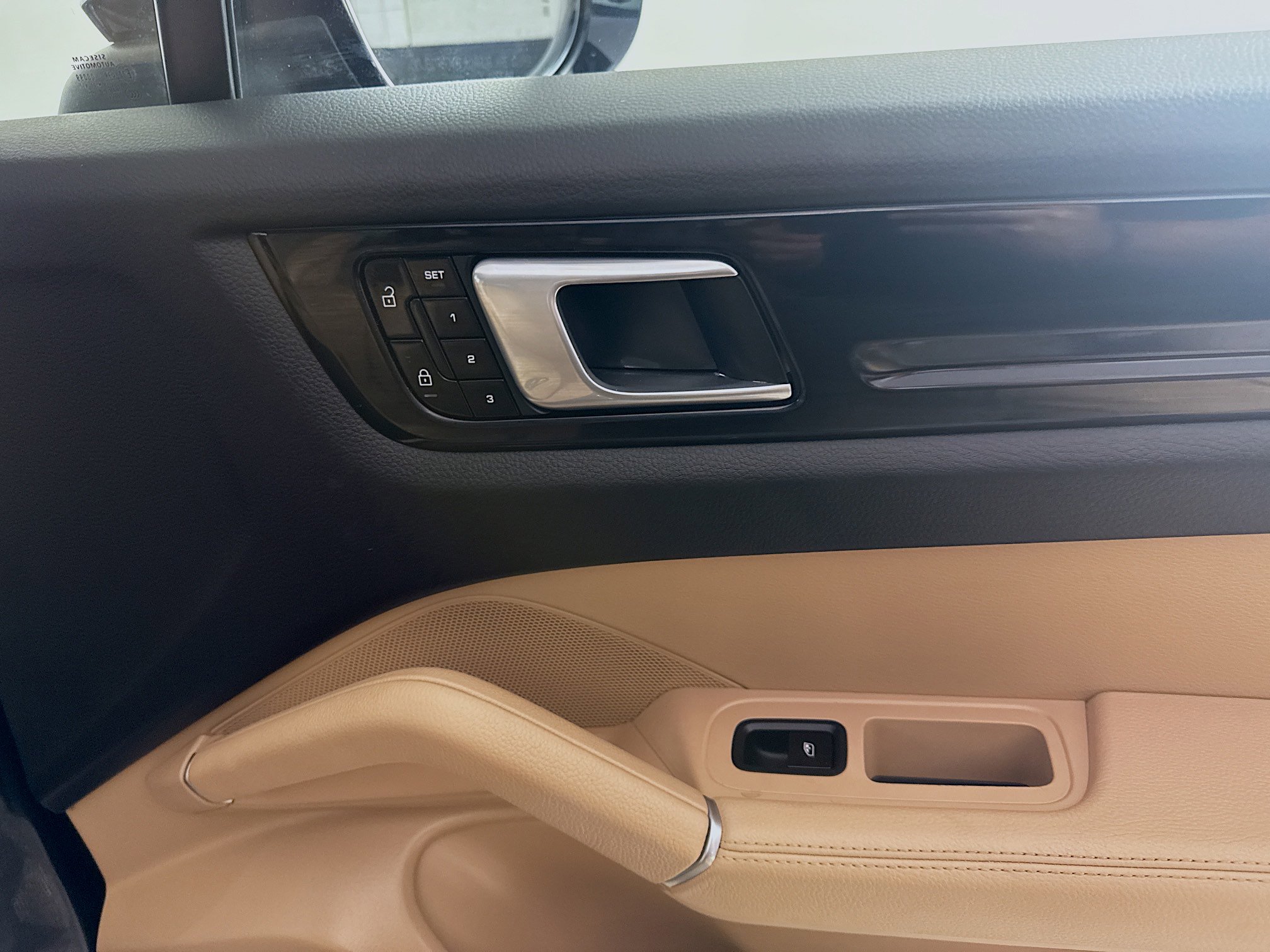 Used 2021 Porsche Cayenne image 30