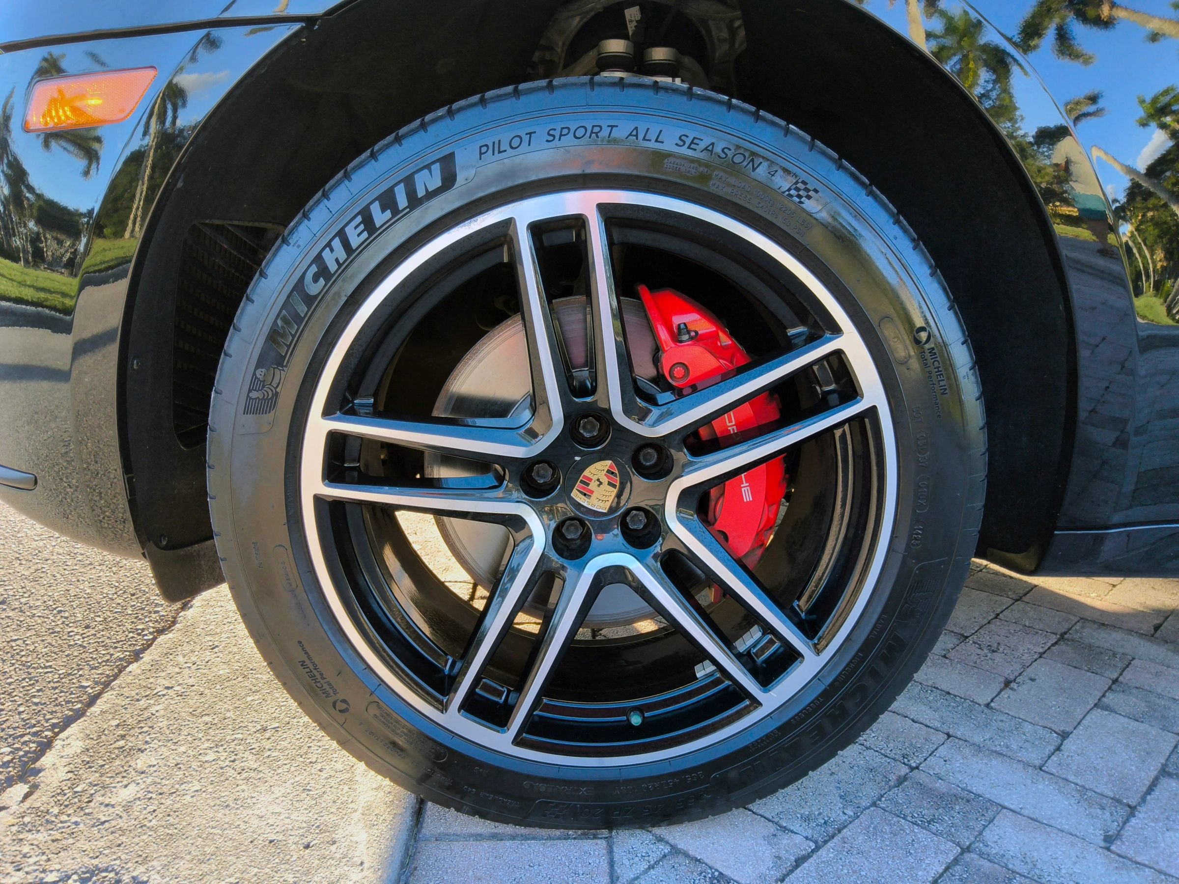Used 2018 Porsche Macan Turbo AWD/4WD image 42