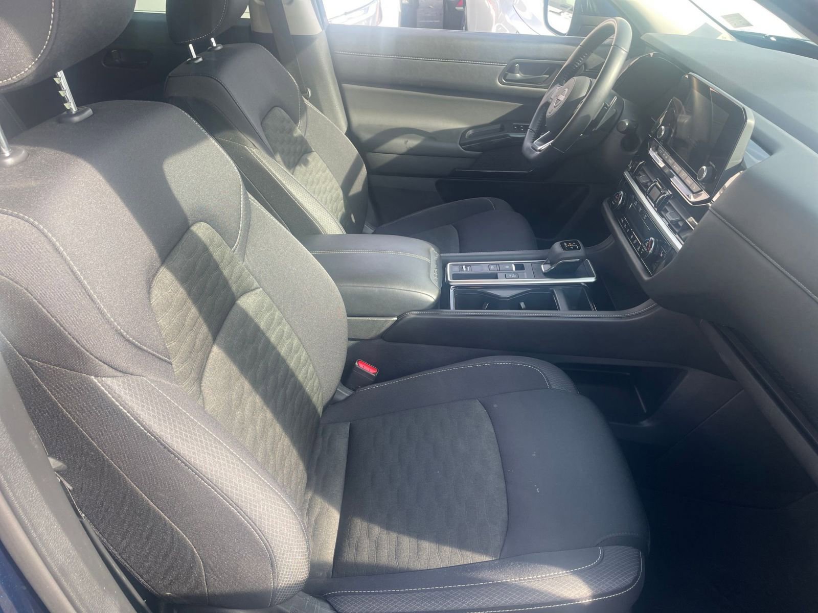 Used 2025 Nissan Pathfinder SV image 37