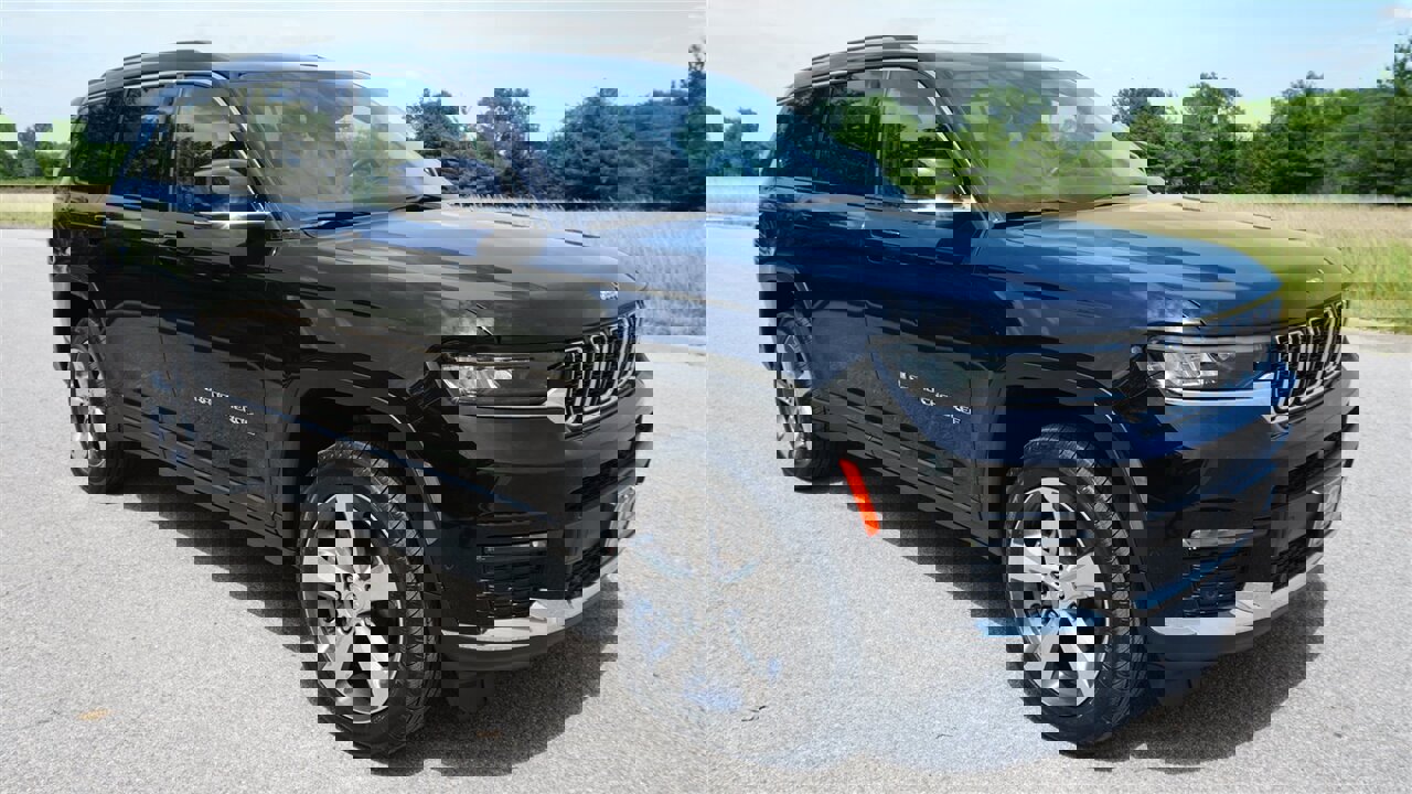 Used 2022 Jeep Grand Cherokee L Limited w/ Luxury Tech Group II image 4