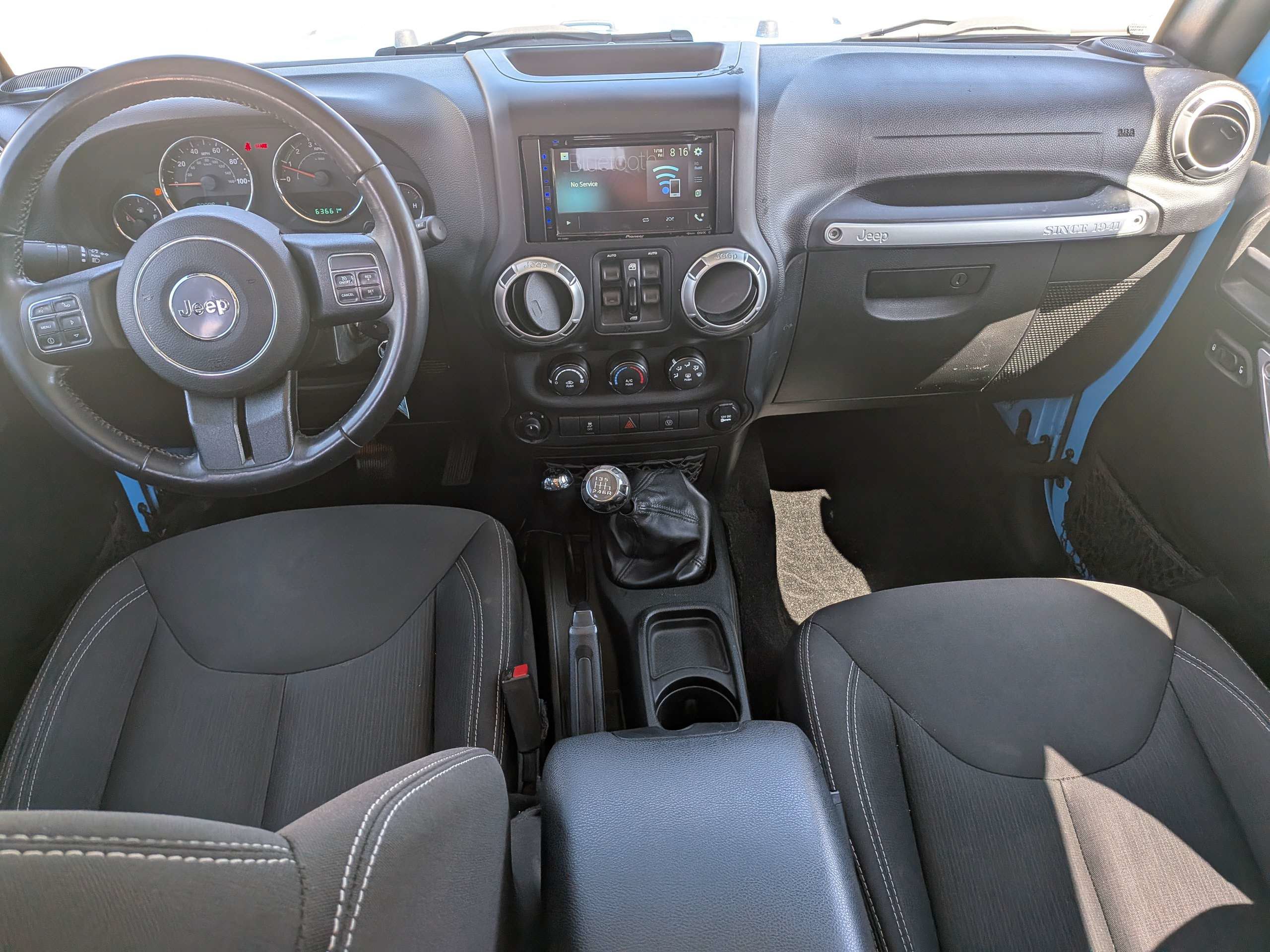 Used 2017 Jeep Wrangler Unlimited Sahara w/ Connectivity Group AWD/4WD image 15