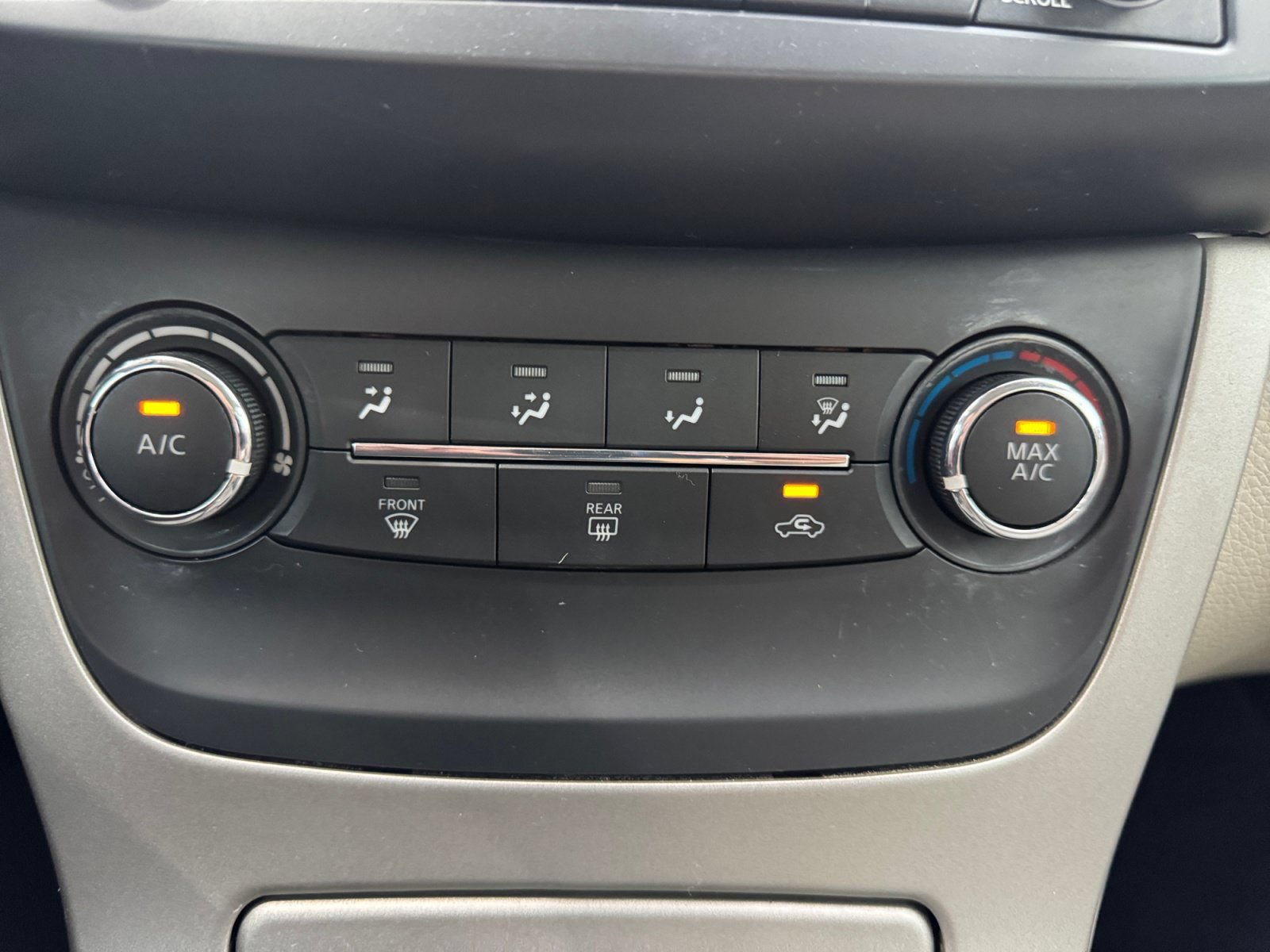 Used 2015 Nissan Sentra SV FWD image 20