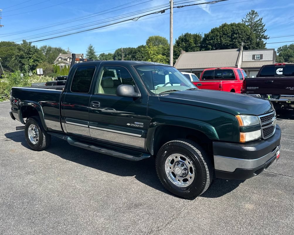 Used 2006 Chevrolet Silverado 2500 LT w/ Heavy-Duty Power Package AWD/4WD image 1