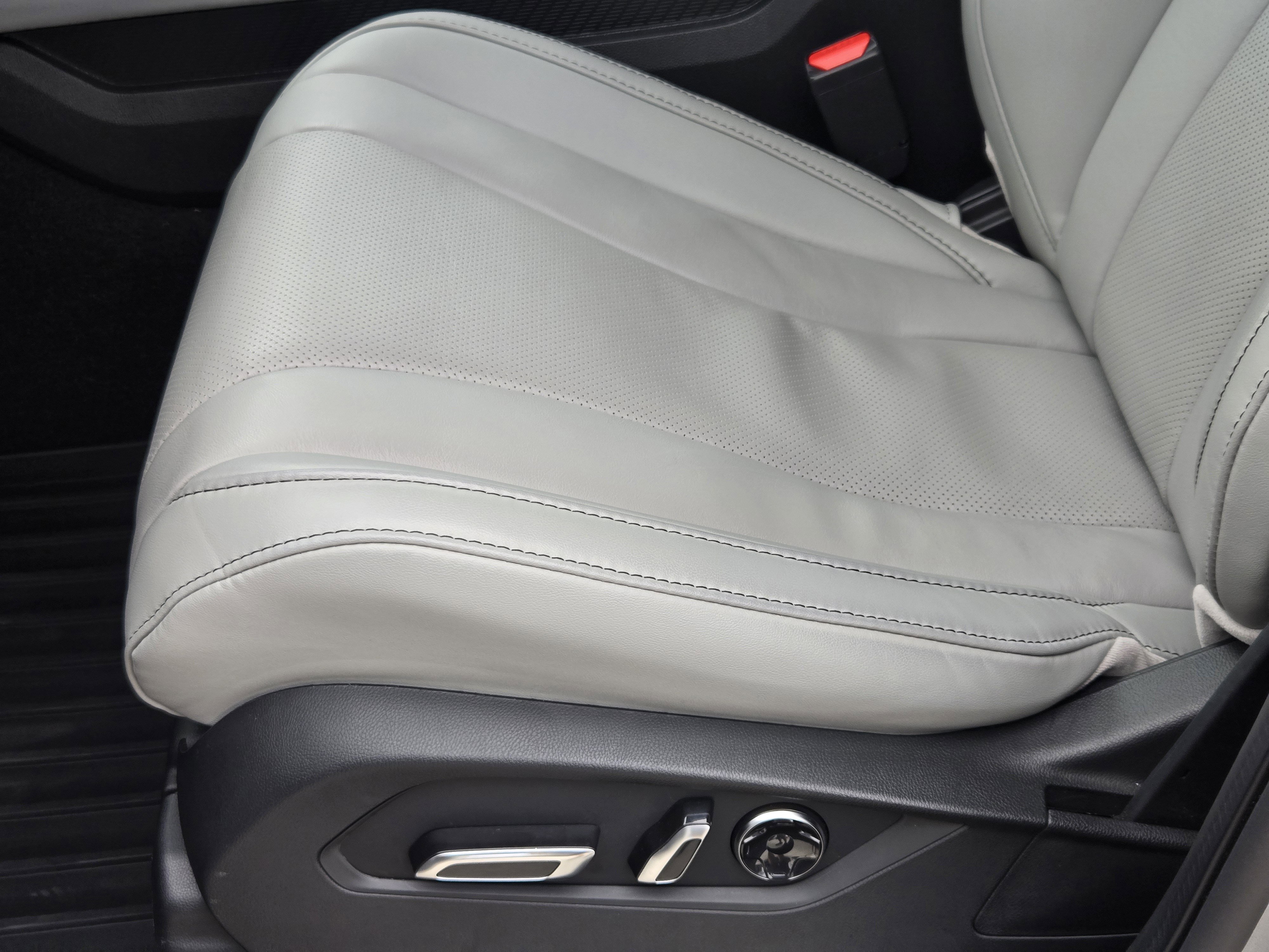 Certified 2024 Acura MDX FWD w/ Technology Package image 23