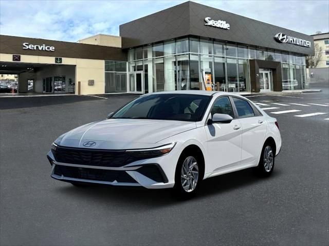 New 2026 Hyundai Elantra Hybrid FWD 360° Tour