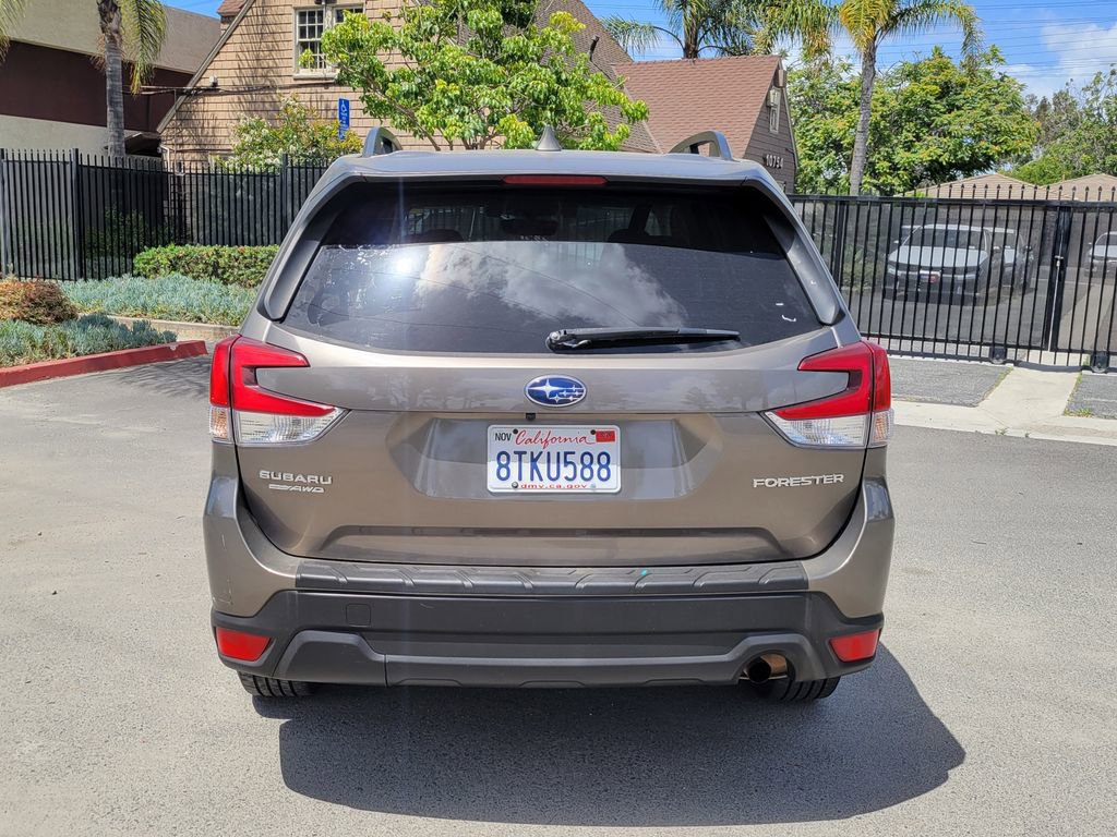 Used 2021 Subaru Forester Premium AWD/4WD image 3