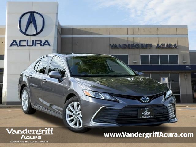 Used 2022 Toyota Camry LE FWD image 1