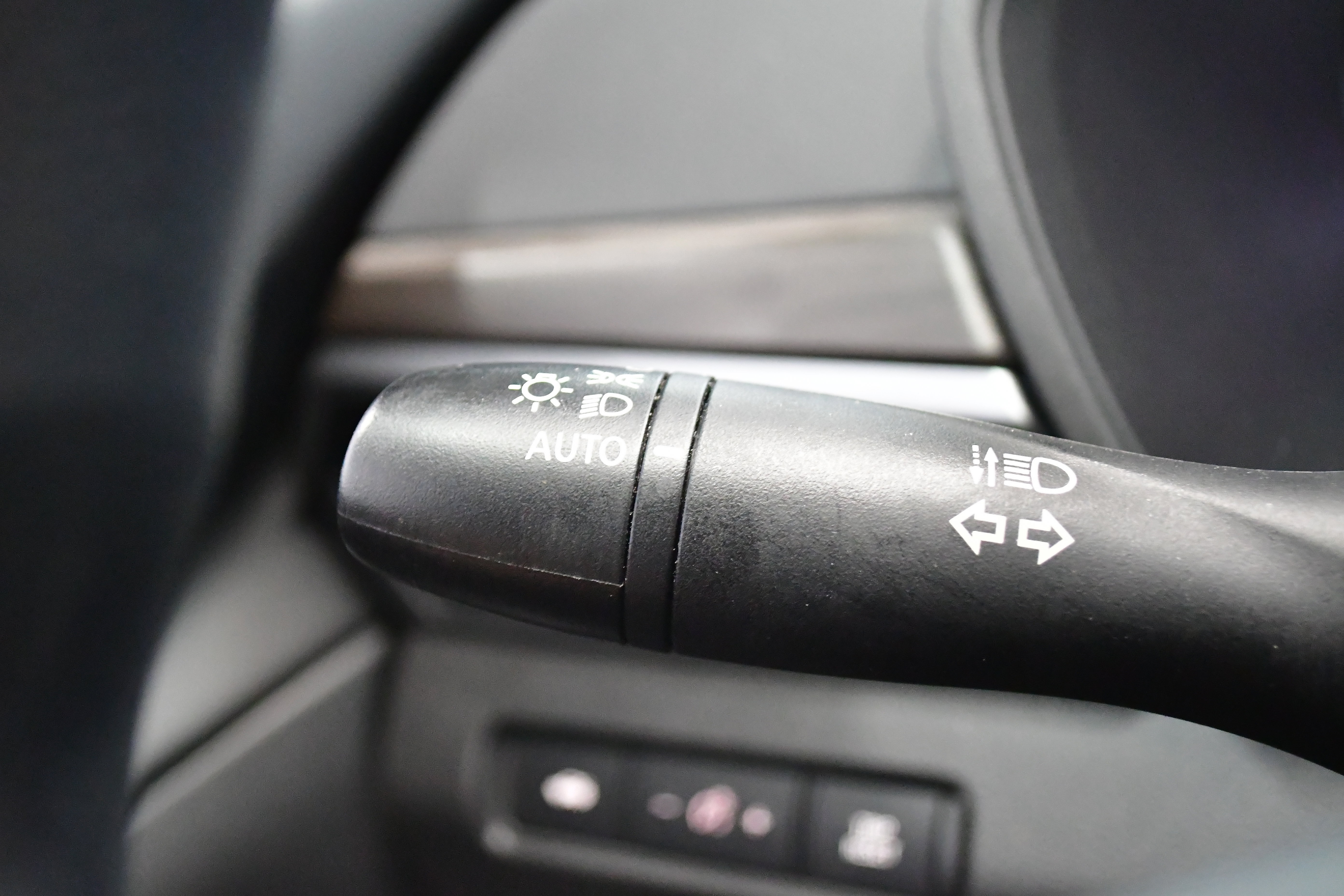 Used 2025 Nissan Altima 2.5 SV FWD image 19