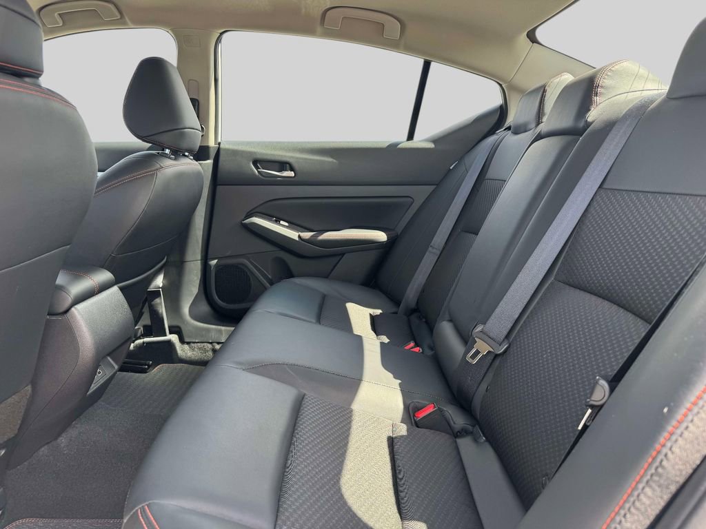 Used 2025 Nissan Altima 2.5 SR FWD image 11
