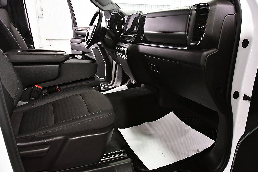 Used 2024 Chevrolet Silverado 2500 LT image 30