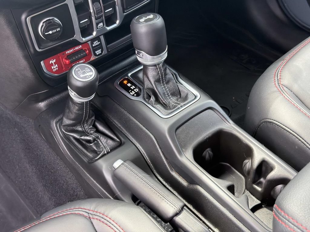 Used 2025 Jeep Wrangler Unlimited Rubicon AWD/4WD image 4