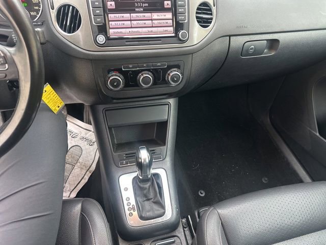 Used 2011 Volkswagen Tiguan SE image 8