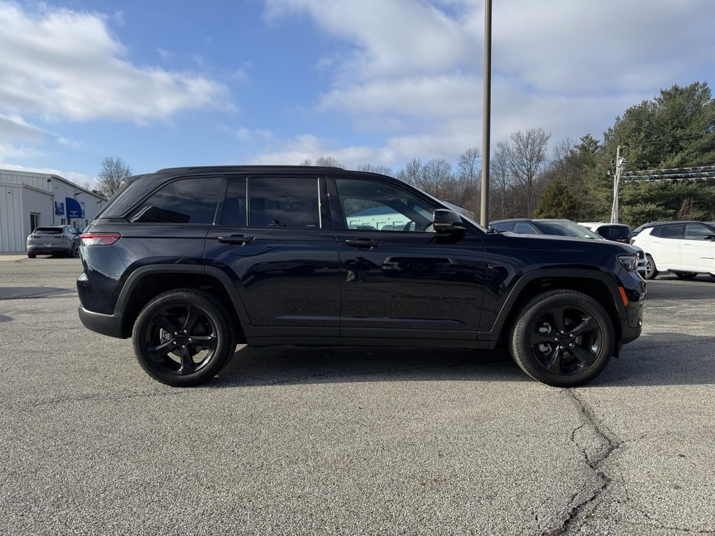 Used 2024 Jeep Grand Cherokee Limited w/ Luxury Tech Group II image 9