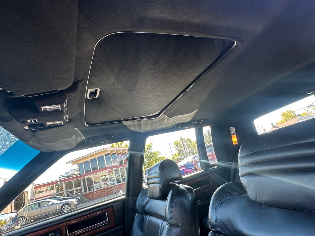 Used 1993 Cadillac Fleetwood Sedan FWD image 39