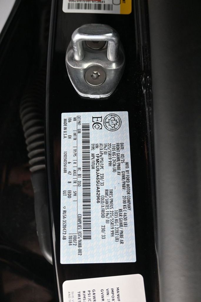 Used 2025 Ford Escape Platinum image 9