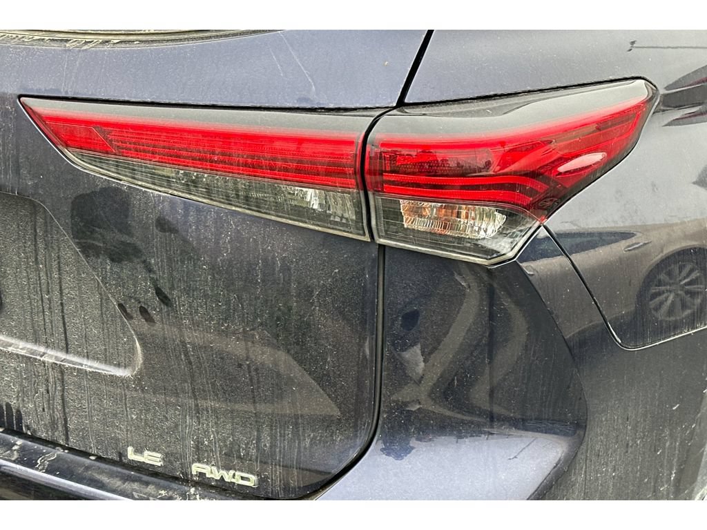 Used 2021 Toyota Highlander LE AWD/4WD image 7