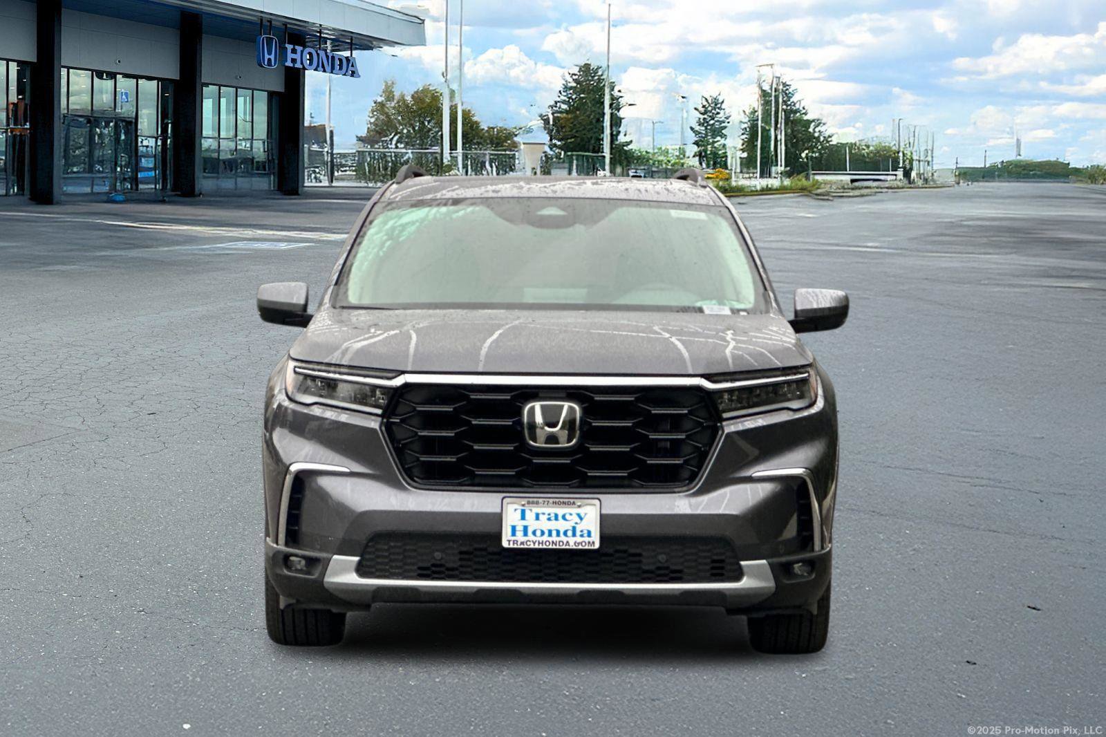 New 2025 Honda Pilot Touring image 9