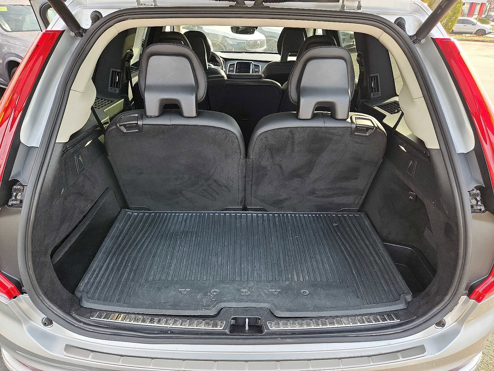 Used 2018 Volvo XC90 T6 Momentum w/ Convenience Package image 27