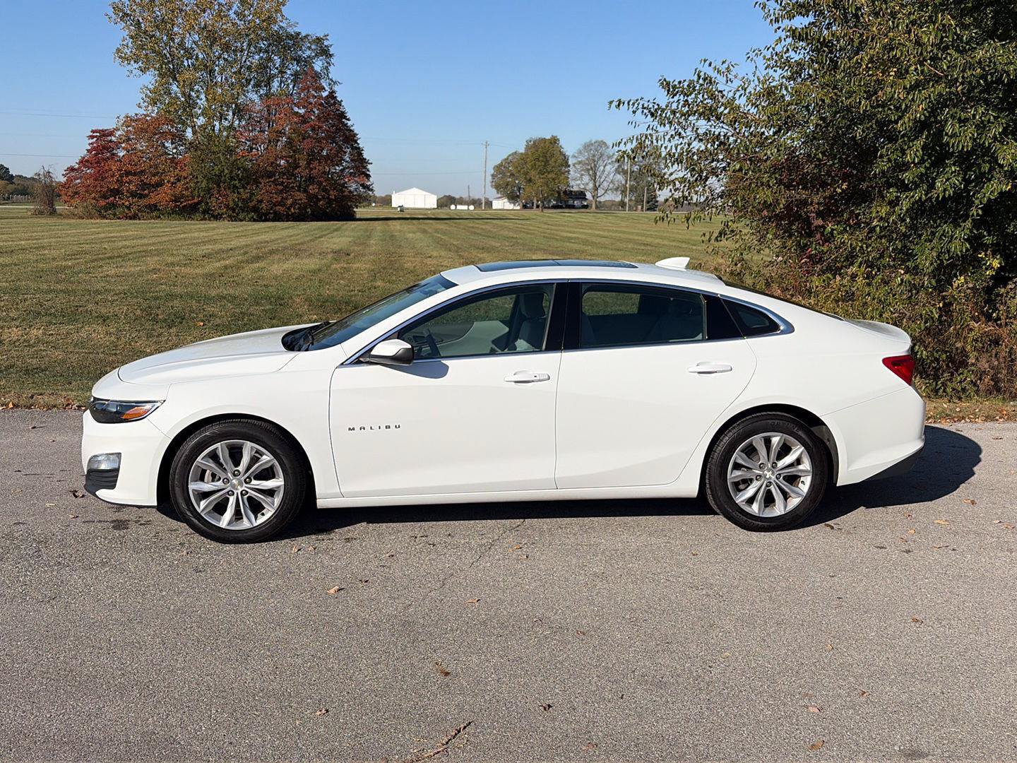 Used 2024 Chevrolet Malibu LT FWD image 2