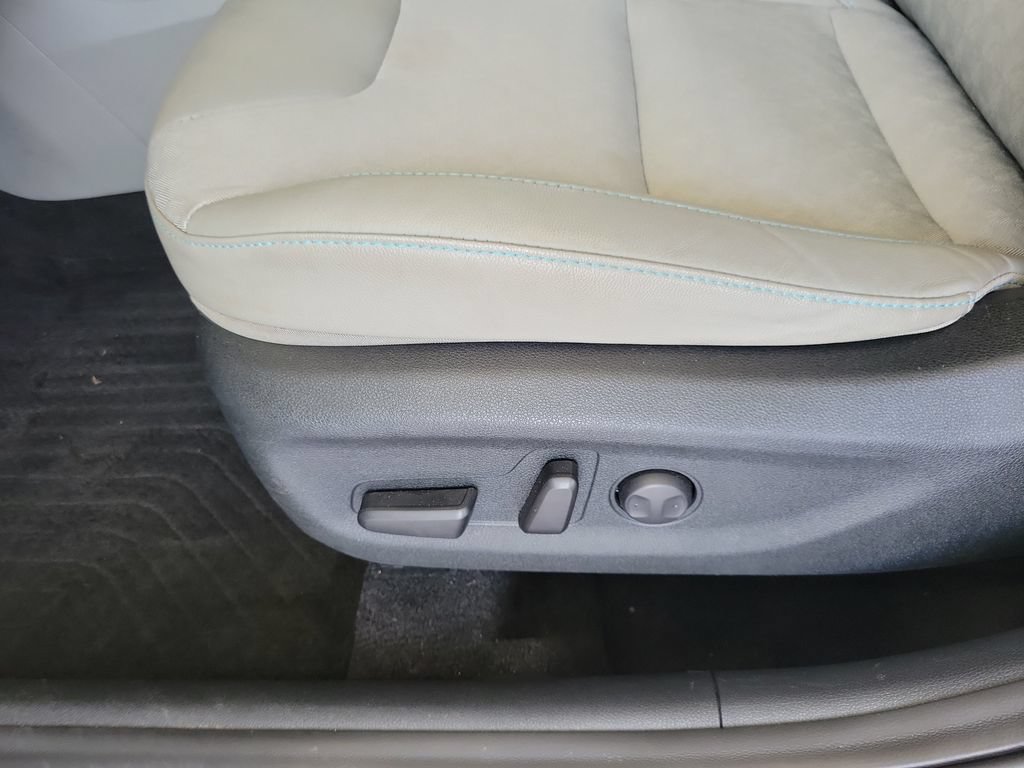 Used 2021 Kia Niro EX FWD image 13