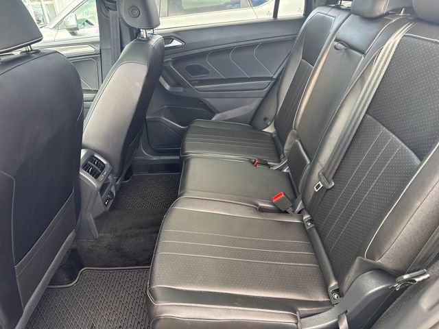 Certified 2024 Volkswagen Tiguan SE R-Line image 30