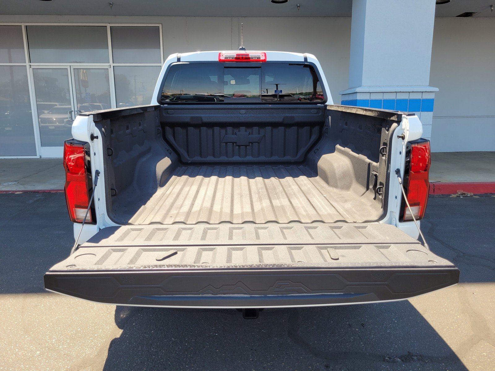 Used 2025 Chevrolet Colorado Z71 w/ Technology Package AWD/4WD image 27