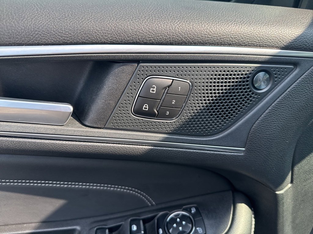 Used 2024 Ford Edge Titanium image 27