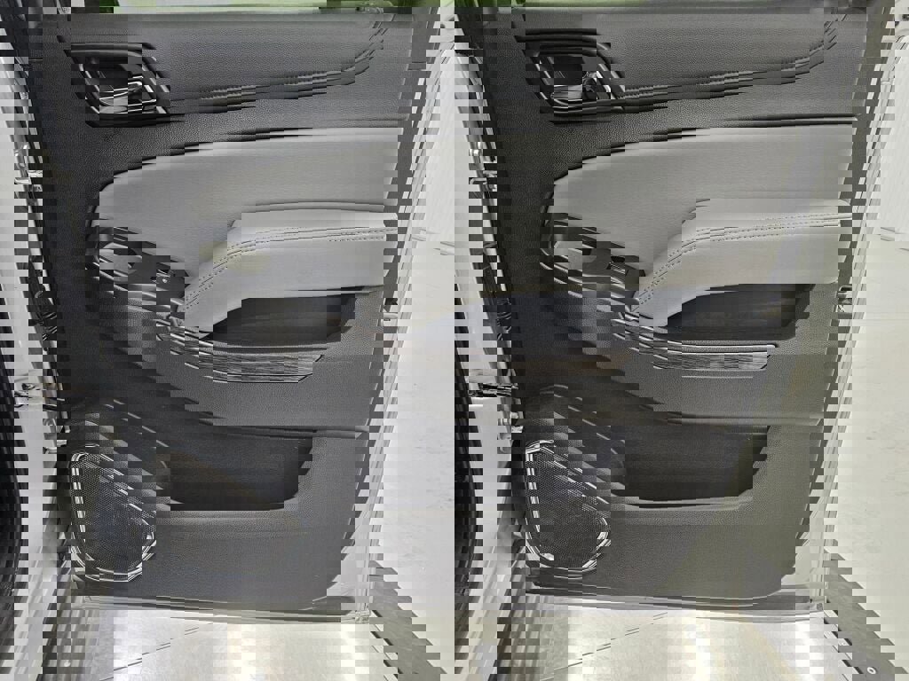 Used 2015 Chevrolet Suburban LT AWD/4WD image 37