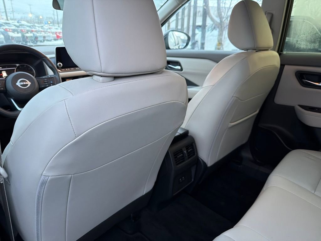 Used 2023 Nissan Rogue SV w/ SV Premium B Package image 23