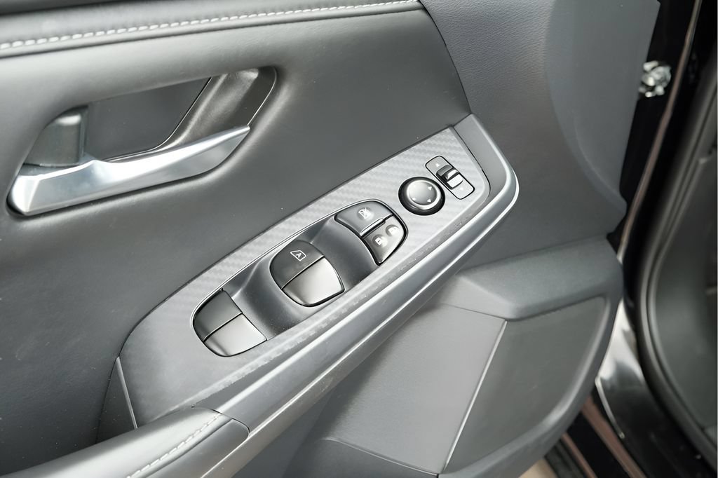 Used 2025 Nissan Sentra SV FWD image 12