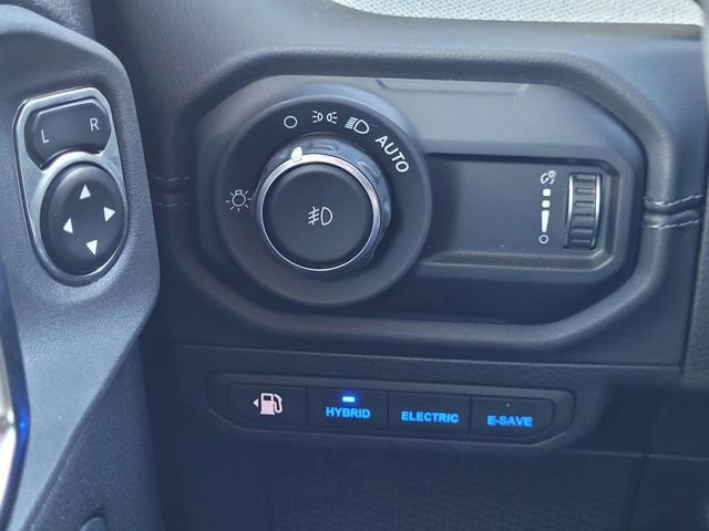 Certified 2025 Jeep Wrangler Unlimited Sahara w/ Safety Group image 13